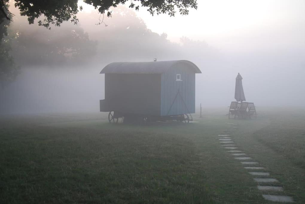 Skylark Shepherds Hut 로열턴브리지웰즈 외부 사진